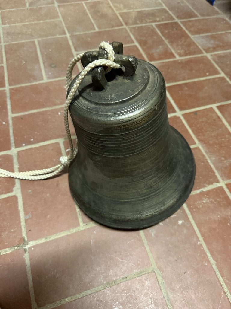 Cloche en Bronze, Enlèvement, Bronze