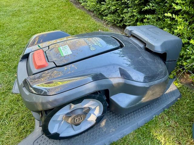 maairobot husqvarna 310 automower, Ophalen, Gebruikt, Bestuurbaar via app, 20 tot 25 cm