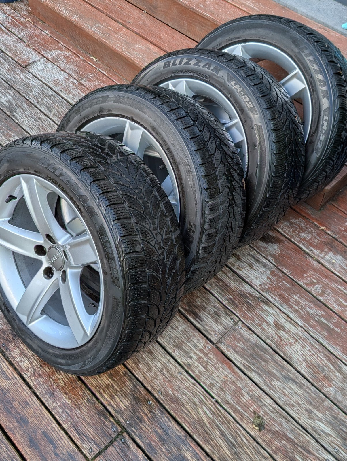 Jantes Audi + pneus hiver (usés) 225/50 R17, Autos : Pièces & Accessoires, Pneus & Jantes, Enlèvement, Pneus hiver, Pneu(s)