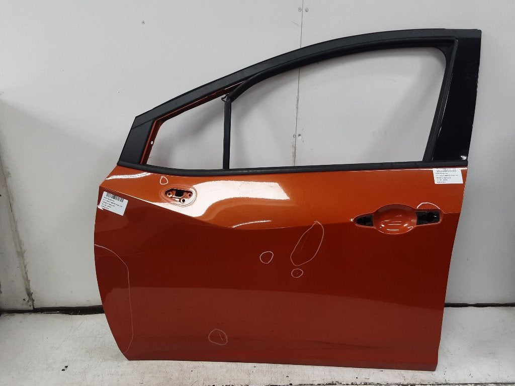 PORTIER LINKS VOOR Nissan Micra (K14) (01-2016/06-2025), Gebruikt, Deur, Voor, Germany@nissan-services.eu