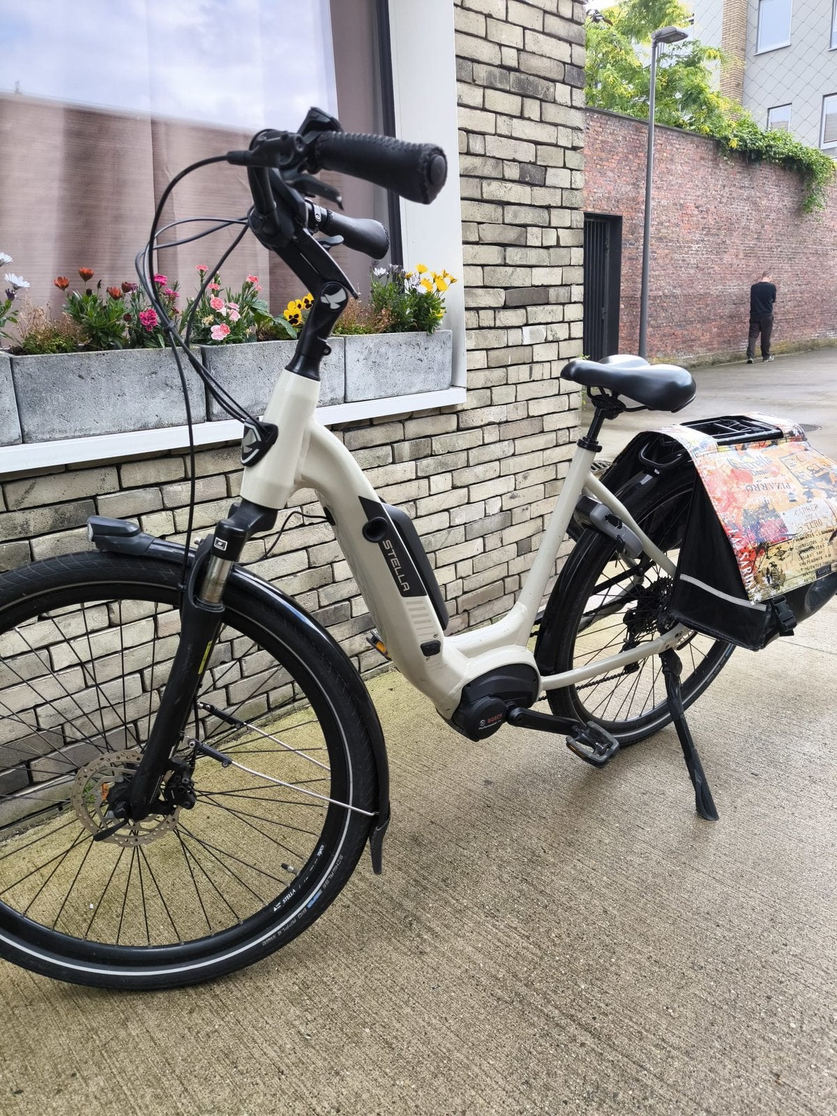 Super goed Elektrische Fiets STELLA weinige km, Fietsen en Brommers, 47 tot 51 cm, Ophalen of Verzenden, Zo goed als nieuw, 50 km per accu of meer