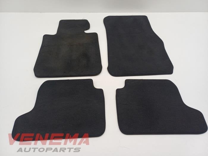 Kit tapis d'un BMW 1-Serie, Autos : Pièces & Accessoires, -, 3 mois de garantie, Utilisé, -