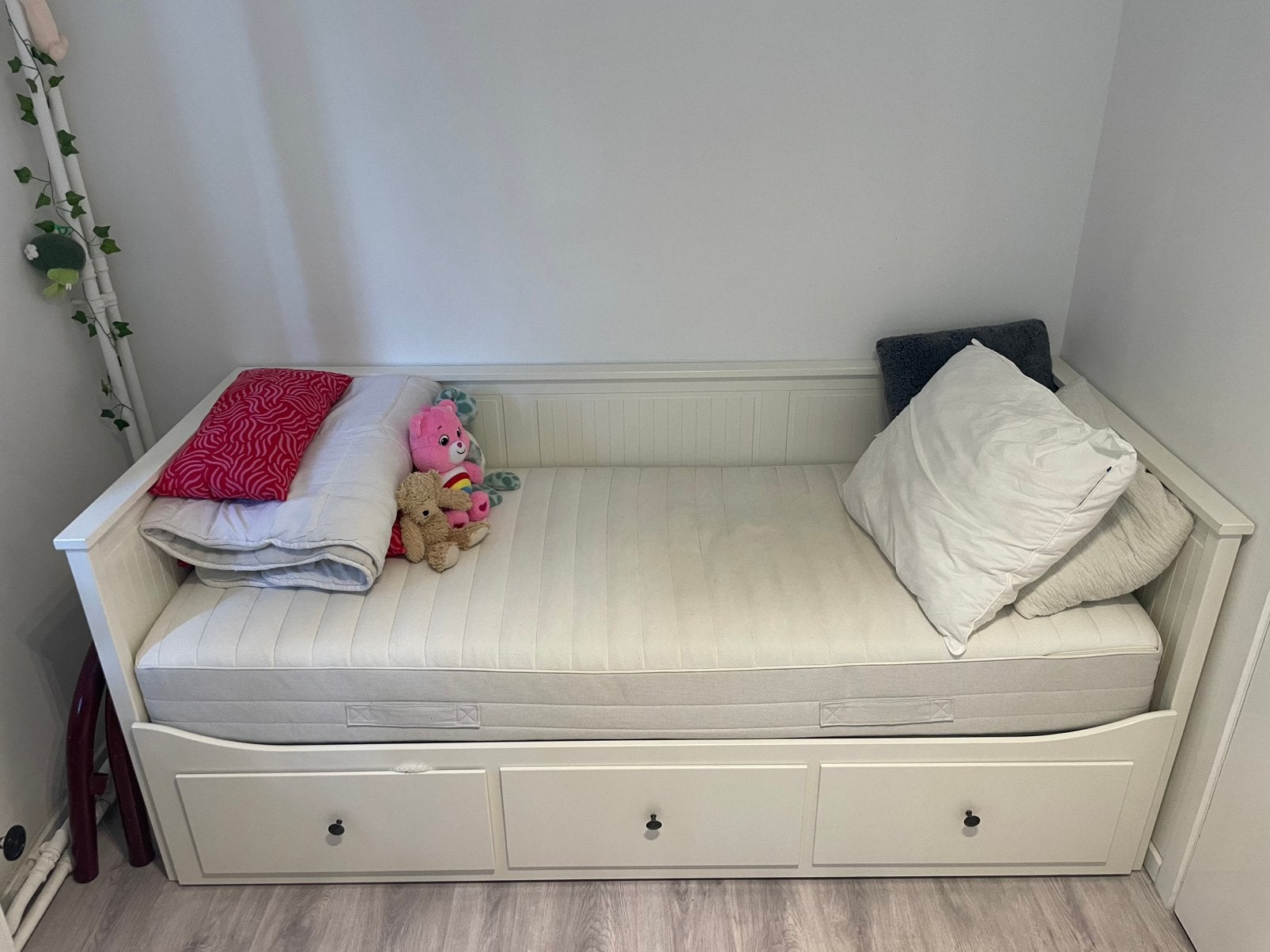 Uitschuifbed IKEA, Huis en Inrichting, Slaapkamer | Slaapbanken, Ophalen, Gebruikt, Wit