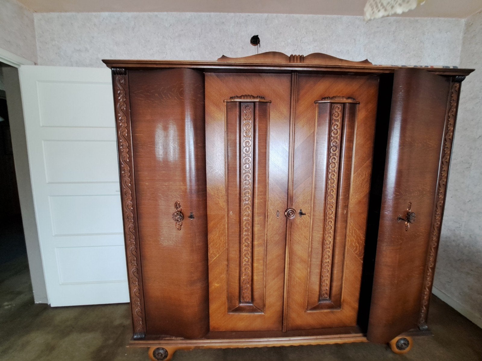 Armoire des années 1930 en très bon état, Antiquités & Art, Enlèvement