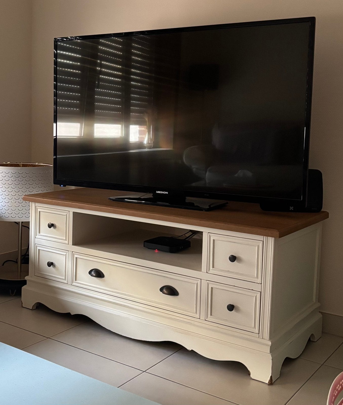 Meuble tv,planche en bois solide comme neuf!!, pieds utilisé, Enlèvement, Utilisé
