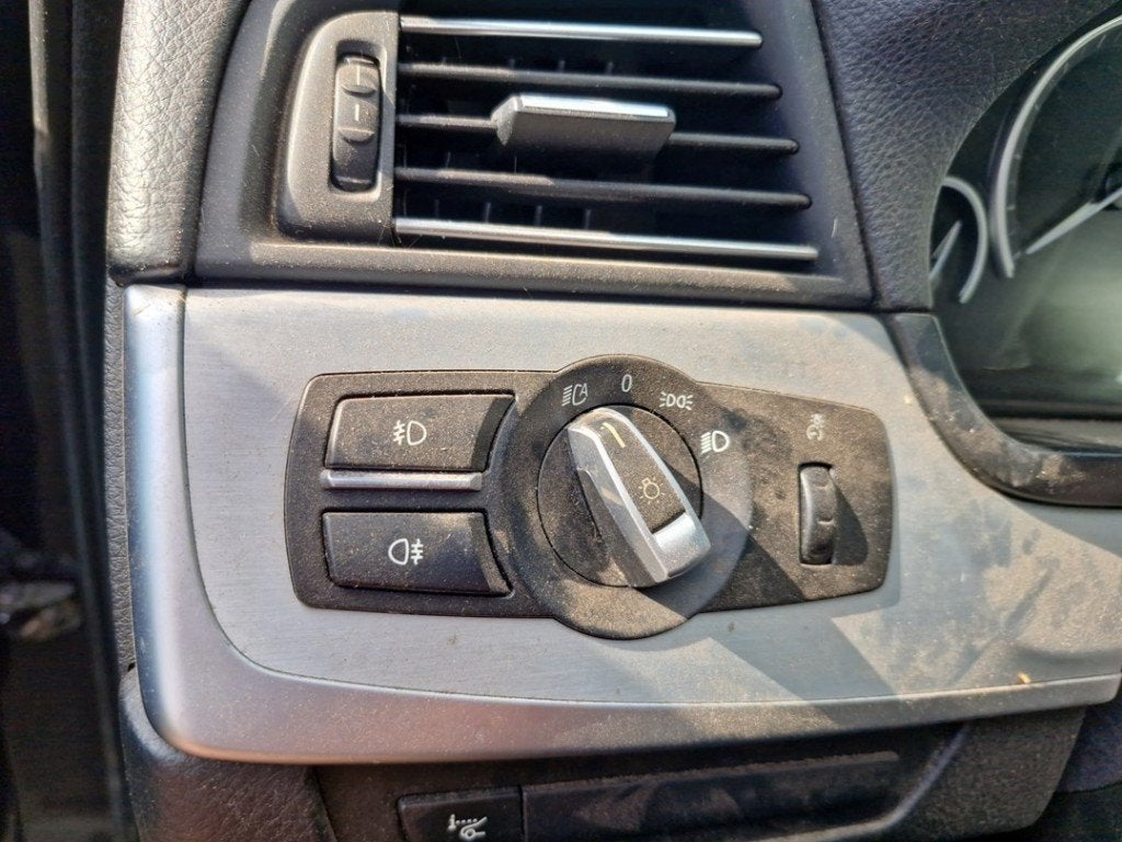 LICHTSCHAKELAAR BMW 5 serie (F10) (01-2009/10-2016), Gebruikt, BMW, Petuelring 130
80809  München, DE, Bayerische Motoren Werke AG