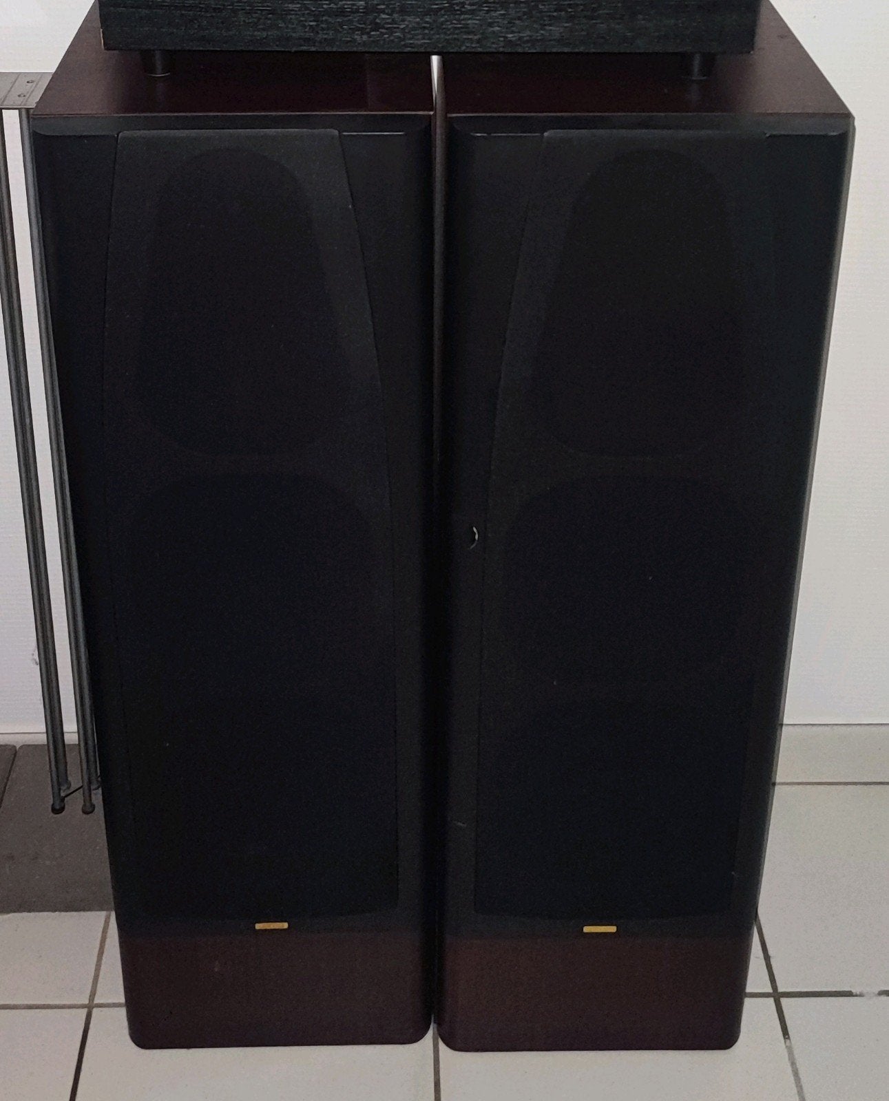 Paire d'enceintes colonne Jamo 128, Haut-parleur central, Compatible son surround/home cinéma, Enlèvement, Utilisé