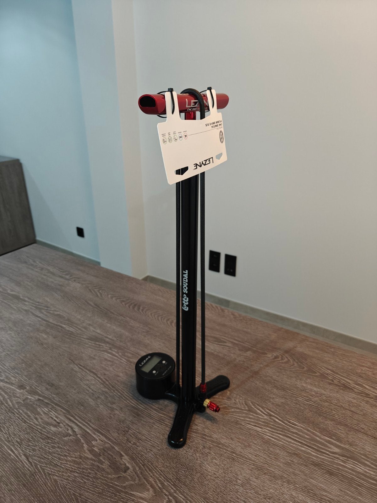 nouvelle pompe à entraînement au sol numérique Lezyne CNC 3., Enlèvement ou Envoi