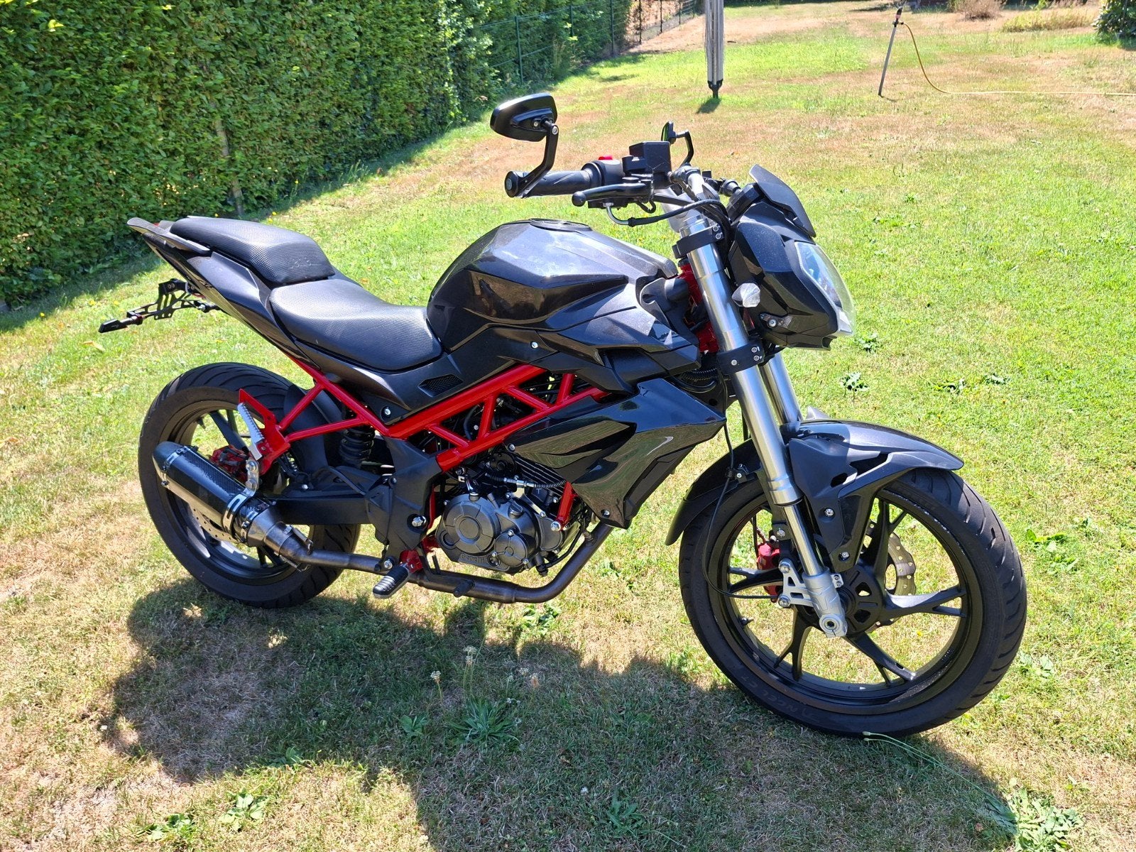 benelli bn 125cc, Particulier, 125 cc, 11 kW of minder, 1 cilinder