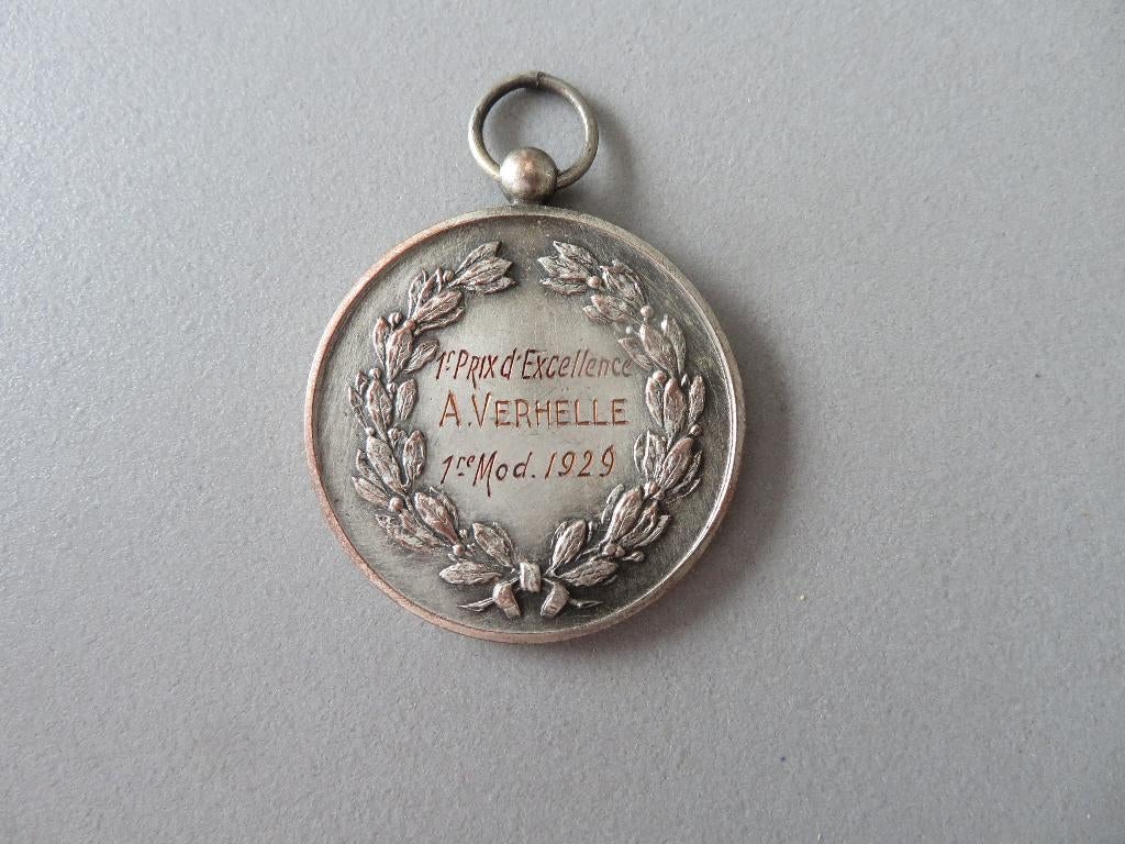 medaille college de la T.S. Trinité Louvain A. Verhelle 1929, Ophalen of Verzenden