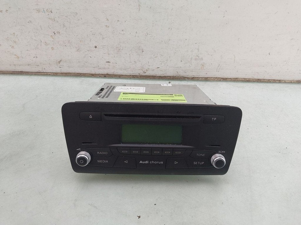 RADIO Audi A1 (8X1 / 8XK) (01-2010/10-2018) (|8X0035160B|), Info@audi.de, Audi, Audi AG, Gebruikt