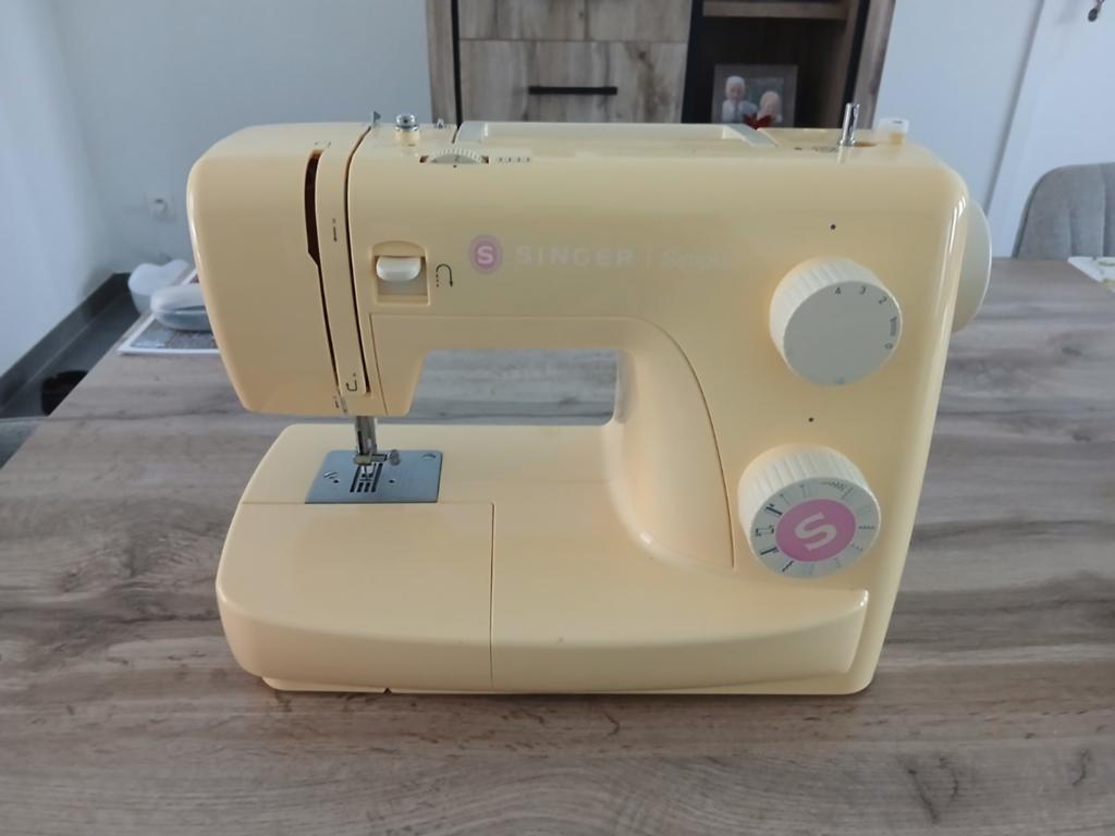 Naaimachine Singer   3223 / 230 V  yellow edition., Hobby en Vrije tijd, Naaimachines en Toebehoren, Ophalen, Naaimachine, Singer