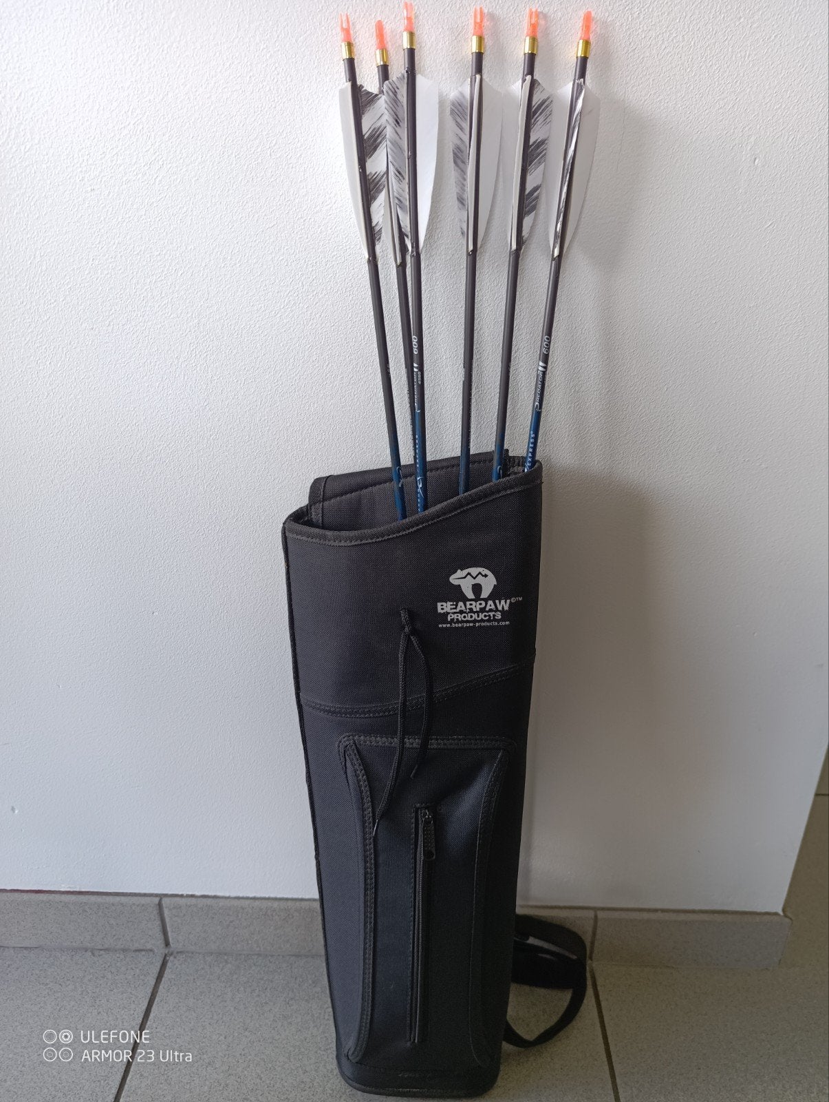 Carbone pijlen en rug quiver bearpaw, Sport en Fitness, Ophalen of Verzenden, Zo goed als nieuw, Pijlen