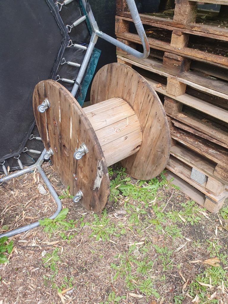 2 tuintafels in hout gratis mee te nemen, Ophalen, Gebruikt