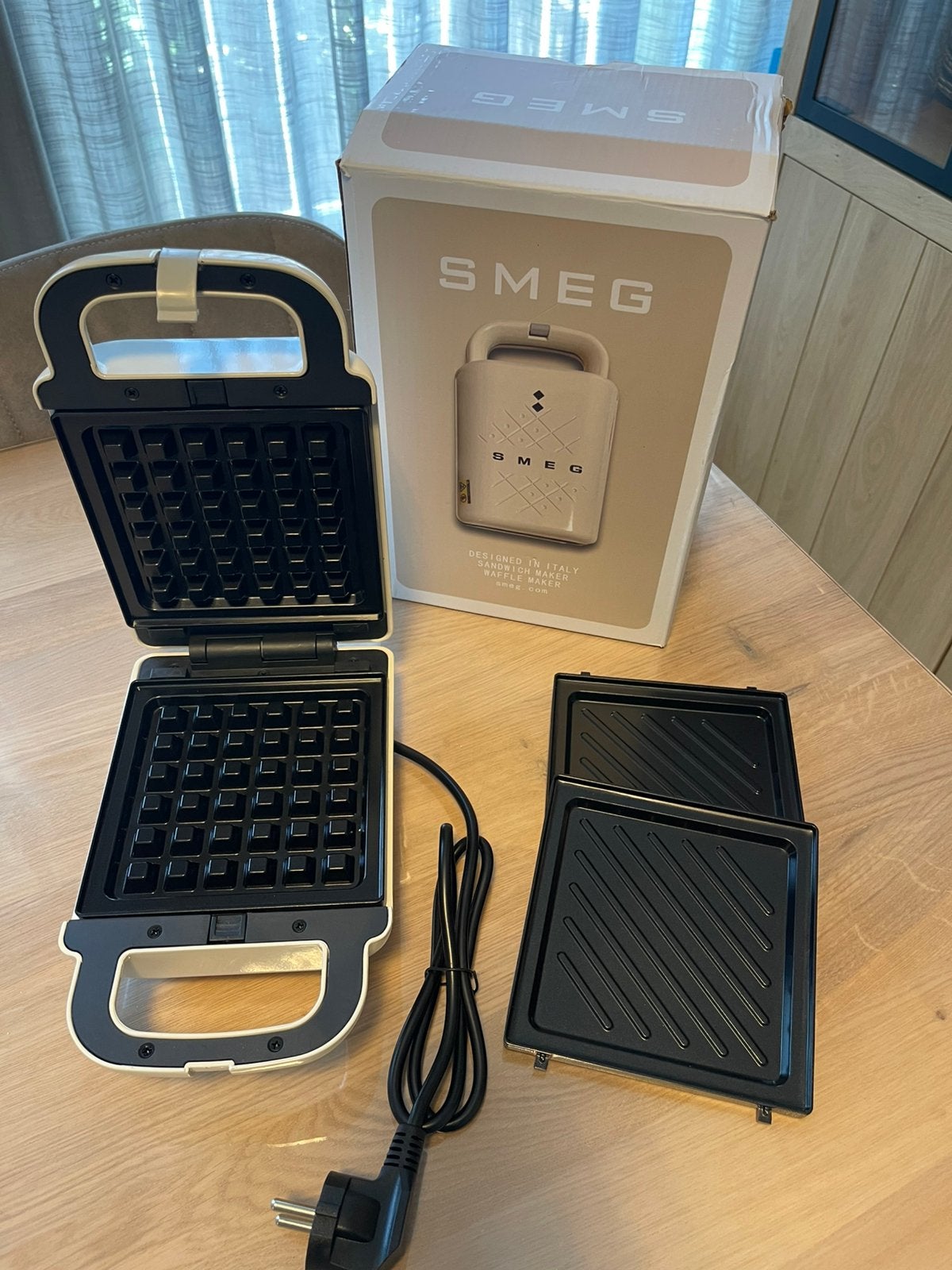 Nieuwe SMEG wafel- en tosti-ijzer., Elektronische apparatuur, Wafelijzers, Ophalen of Verzenden, Nieuw