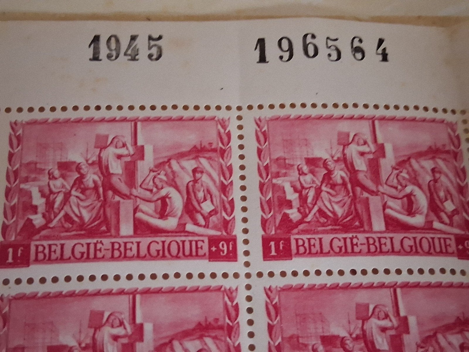 1945. hommage aux postiers. 4 feuillets de 50. 1 valeurs, Timbres & Monnaies, Enlèvement ou Envoi
