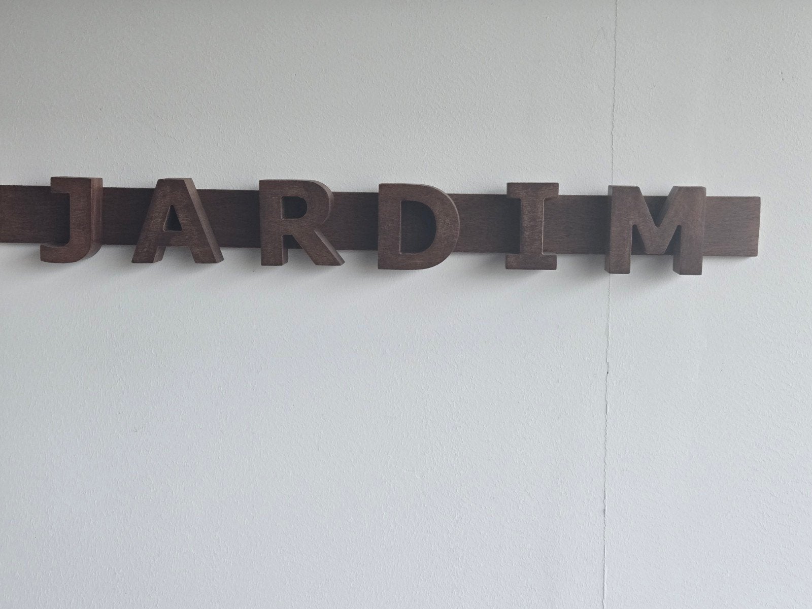 Handwerkte houtwerk in massief ,opschrift JARDIM wand heel, Ophalen of Verzenden, Europa, Handgemaakt, Modern