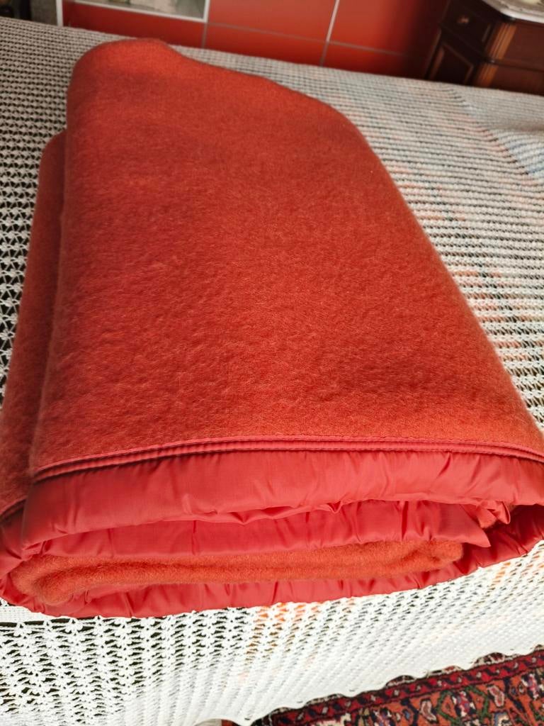 Couverture en laine 220-240, Maison & Meubles, Chambre à coucher | Linge de lit, Enlèvement, Comme neuf, Deux personnes, Couverture ou Couette