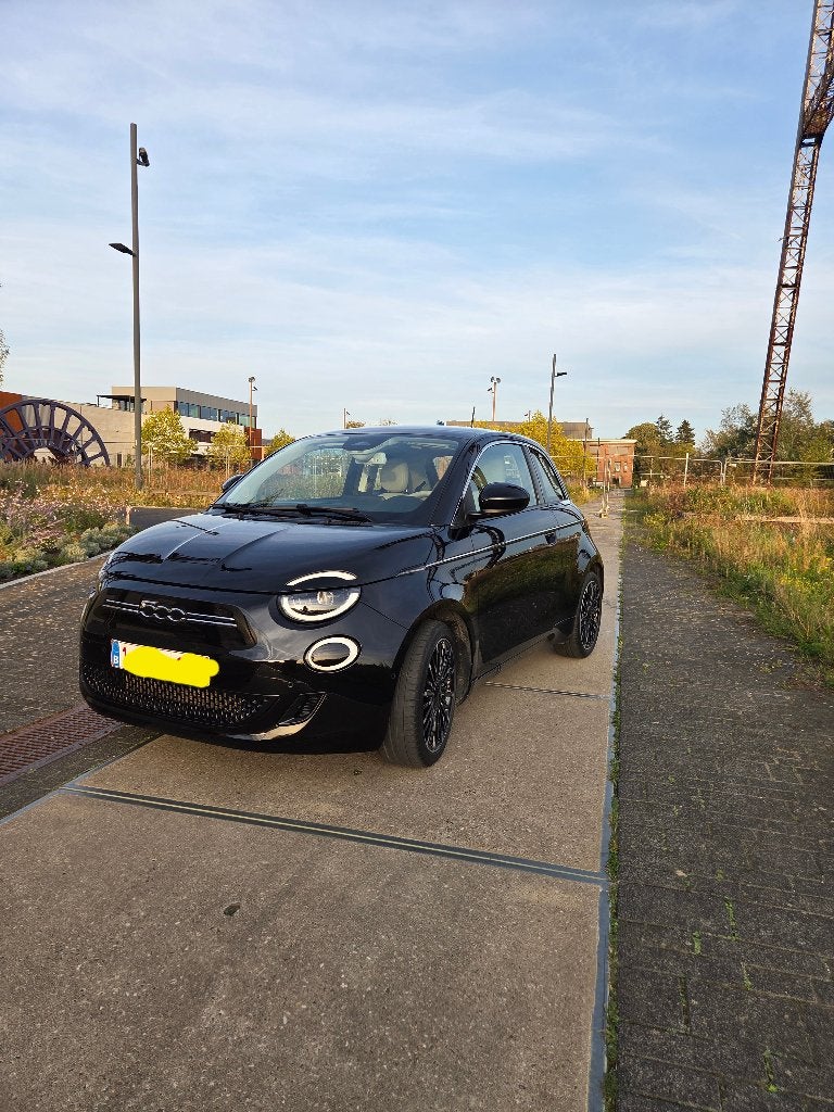 Te koop - Fiat 500e La Prima 3+1 – 42 kWh – 118 pk, Auto's, 118 cc, Beige, Zwart, Elektrisch