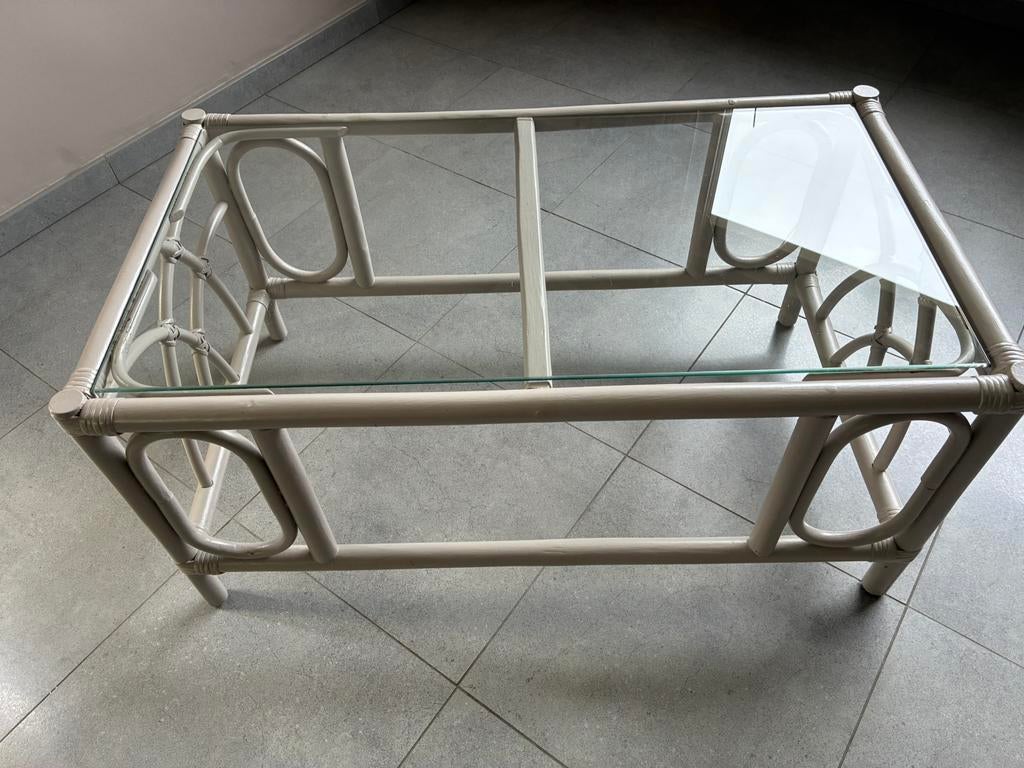 Table basse en rotin avec plateau en verre, Maison & Meubles, Moins de 50 cm, 50 à 100 cm, Enlèvement, Utilisé