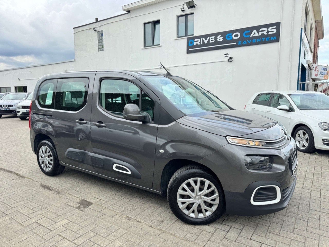 Citroën Berlingo 1.2 Benzine Shine - CarPlay - Airco, Autos, Citroën, Argent ou Gris, Achat, Euro 6, Entreprise