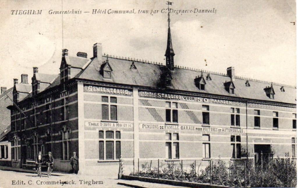 postkaart Tiegem gemeentehuis hôtel communal, Verzamelen, Ophalen of Verzenden