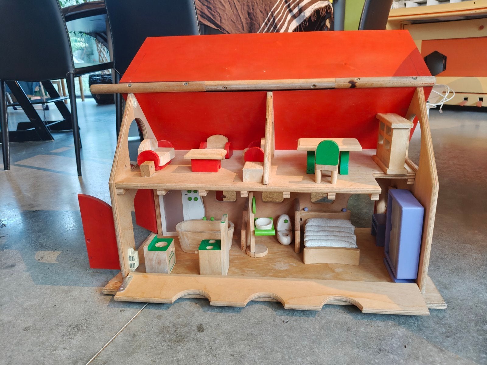 Houten speelhuis met meubels, Ophalen, Gebruikt, Poppenhuis