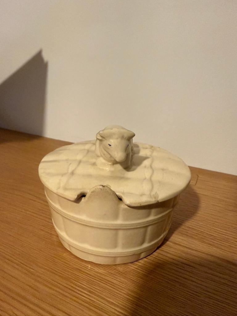 Wit botervlootje met koe op het deksel, Ophalen of Verzenden