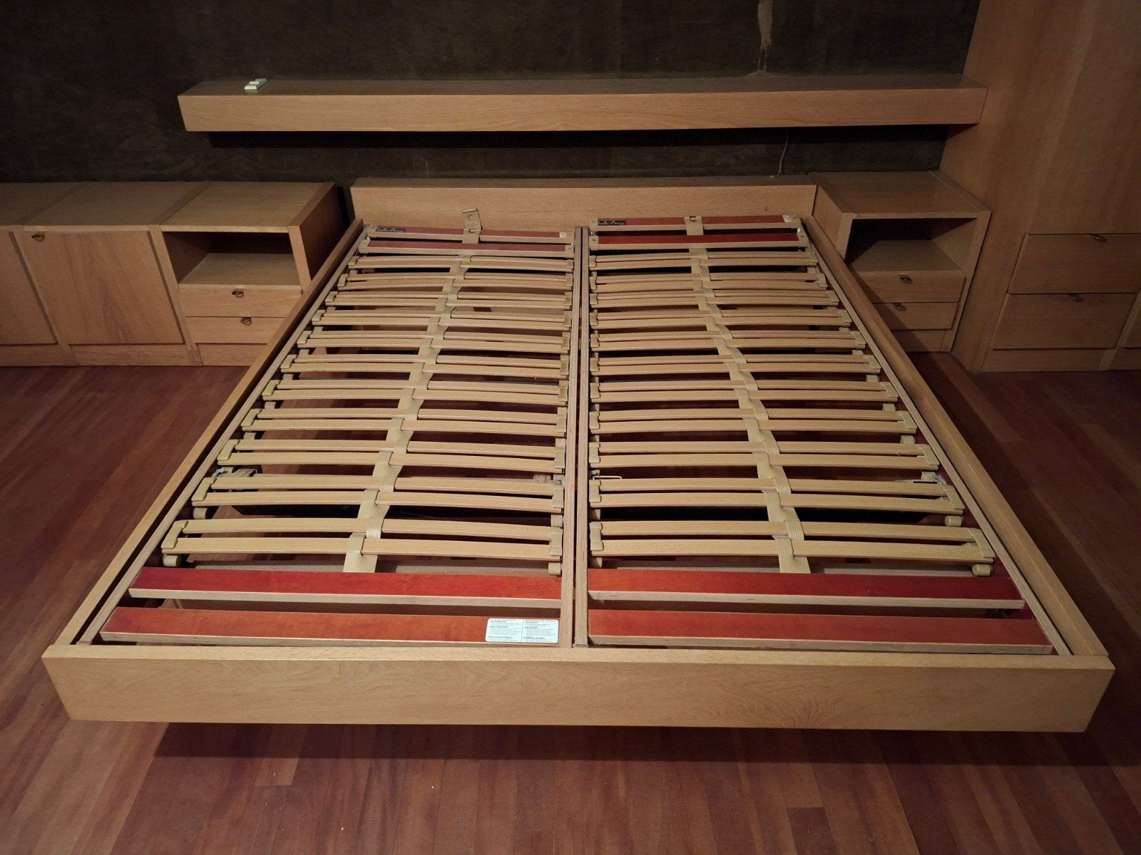 lit+ lattoflex + 2 tables de chevet de D. Vandenberghe, Maison & Meubles, Enlèvement