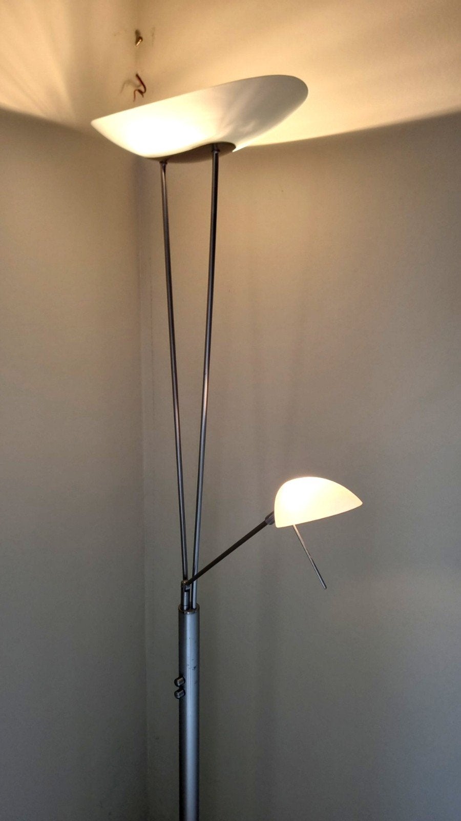 Beau lampadaire design en alu brossé, Enlèvement