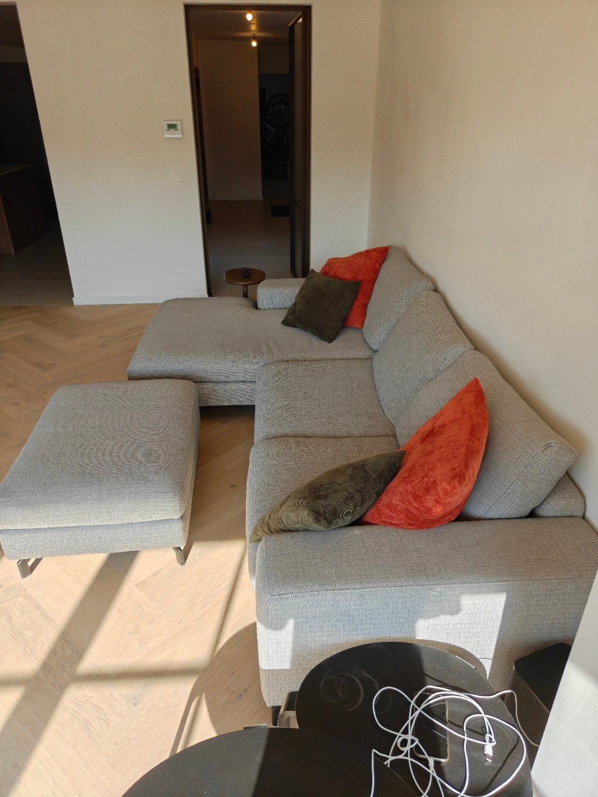 hoekzetel beige in goede staat met voetbak., Ophalen, Gebruikt, Stof, Chique