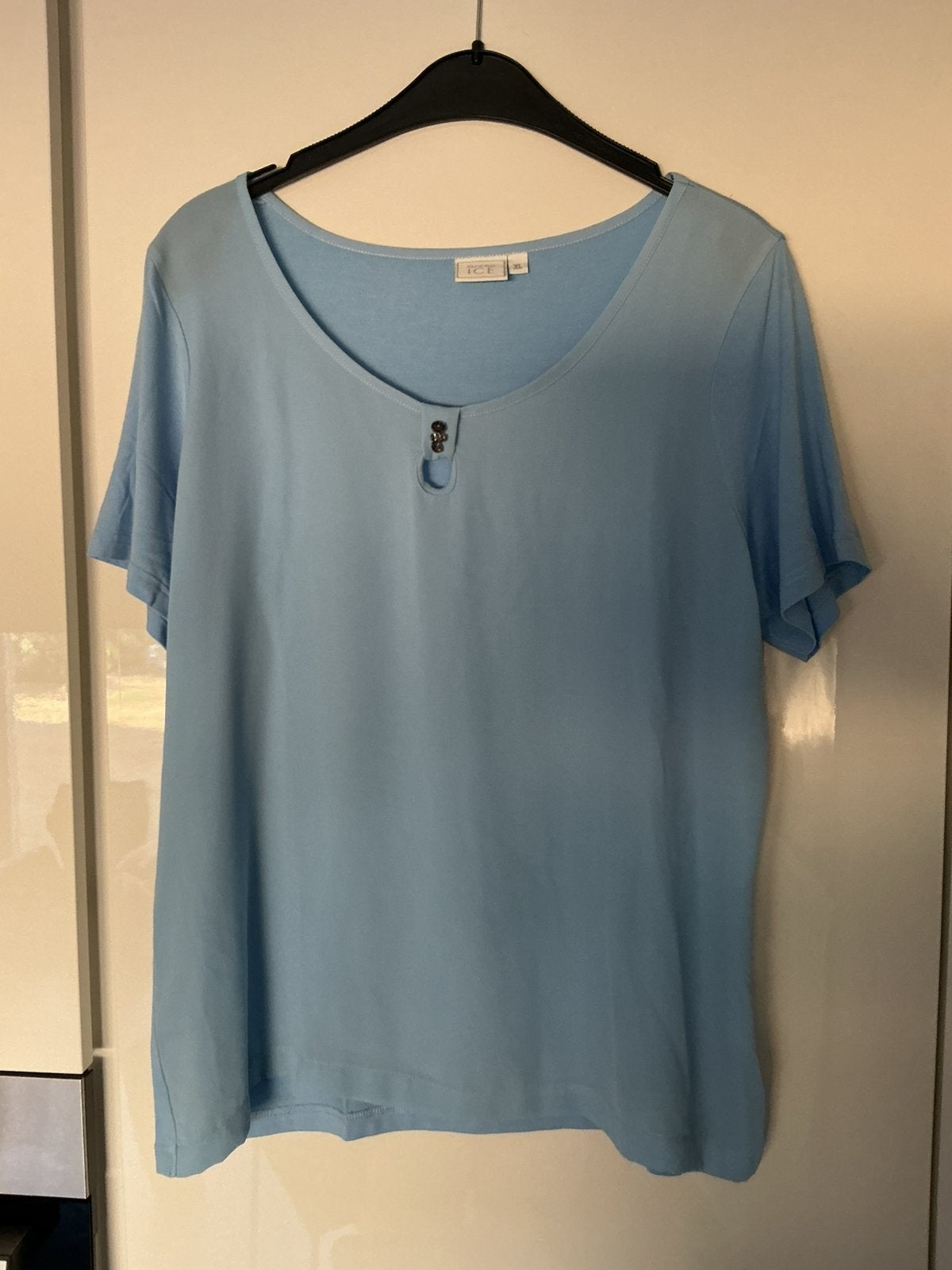 Mooi licht blauw t,schirt van merk green ice, Kleding | Dames, T-shirts, Blauw, Maat 46/48 (XL) of groter, Ophalen of Verzenden