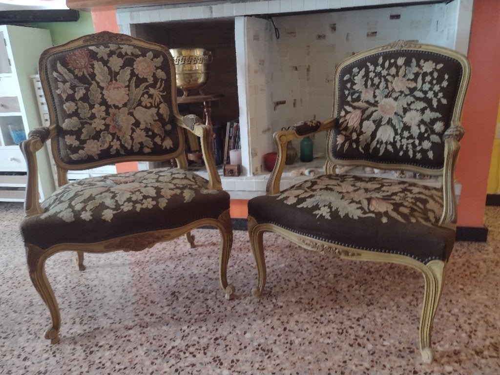 deux fauteuils Louis 15, Enlèvement