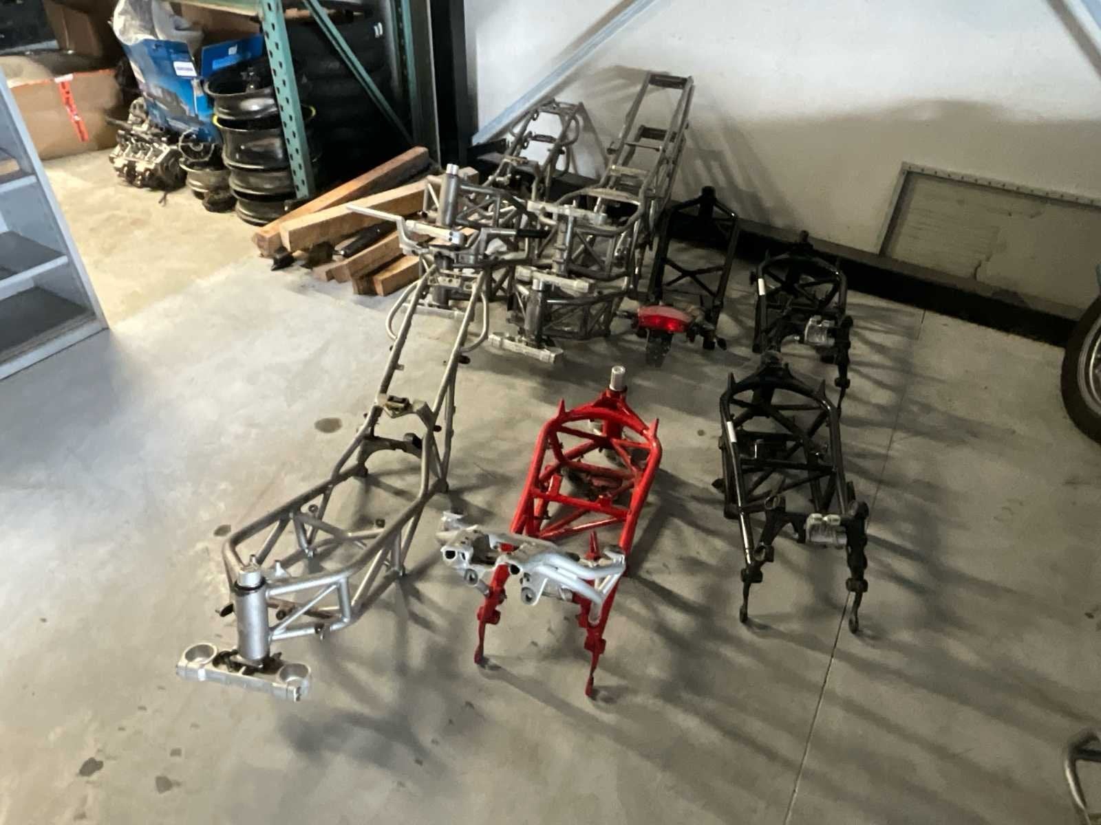 Série de 9 cadres de moto Ducati avec documents/papiers d, Entreprise, Autre