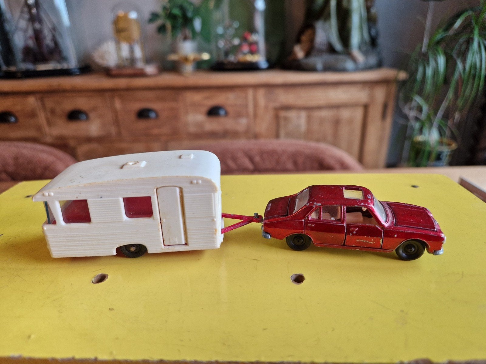 Majorette 340 Peugeot 504 + caravan 1/65, Ophalen of Verzenden