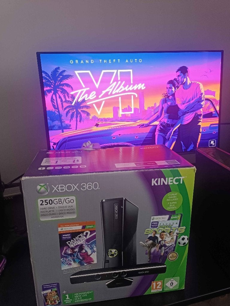 xbox 360 avec boites manuel kinect + jeux, Games en Spelcomputers, Ophalen, Met games, Met 1 controller, 250 GB