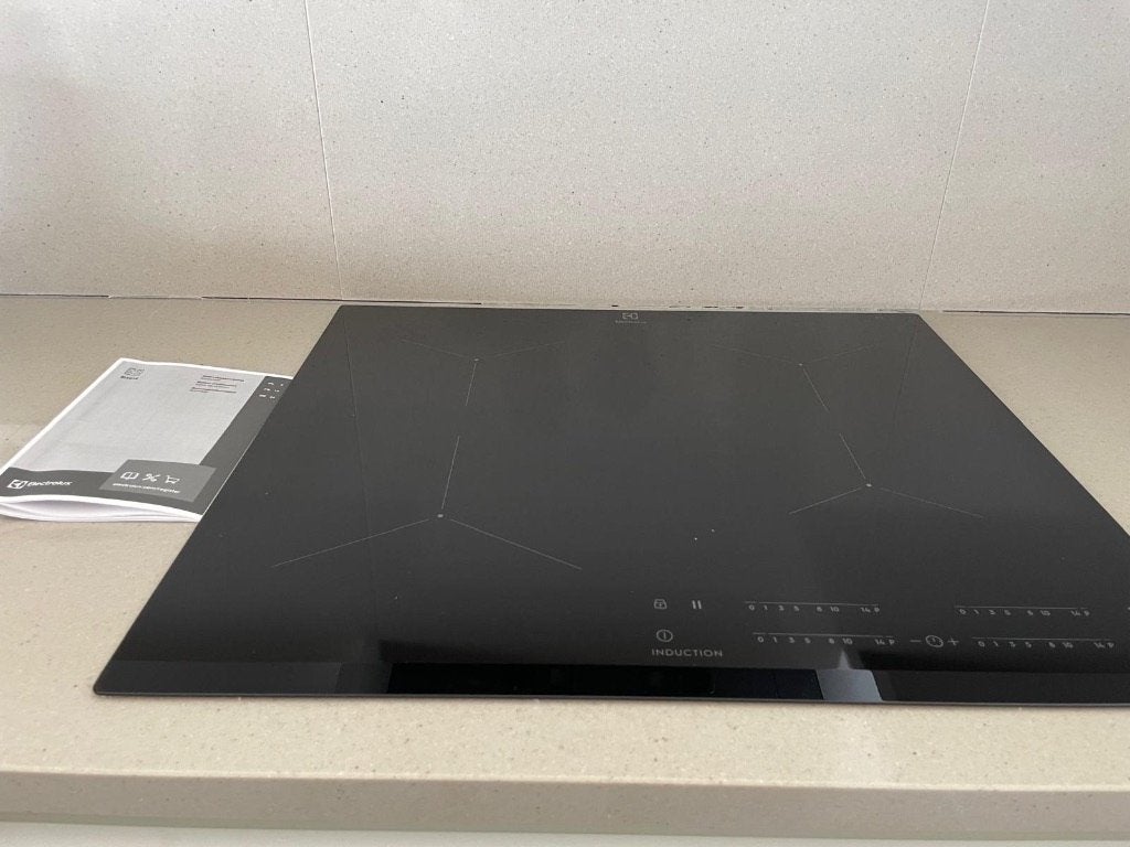 Cuisinière à induction Electrolux, 4 zones de cuisson, Encastré, Comme neuf, Enlèvement