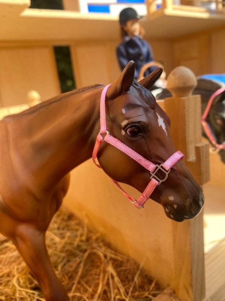 Breyer 1:9 roze halster, Ophalen of Verzenden, Zo goed als nieuw
