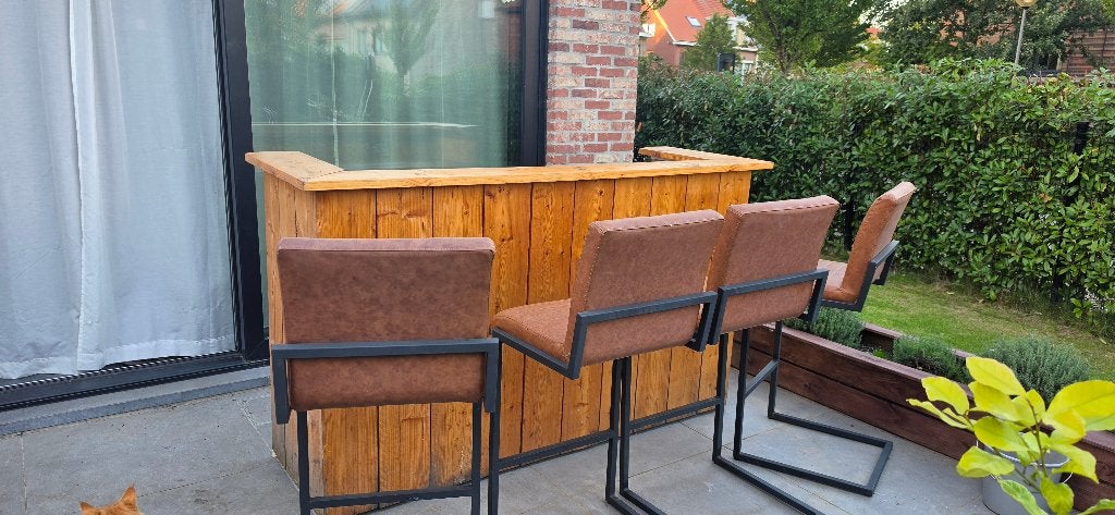Steigerhouten bar met cognac bruine barkrukken, Ophalen, Gebruikt, Inclusief barstoelen