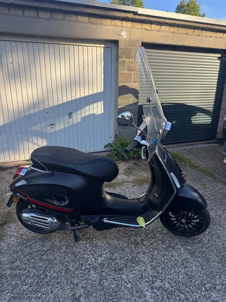 Vespa sprint 50cc a klasse 2023, Fietsen en Brommers, Ophalen, Zo goed als nieuw, Vespa