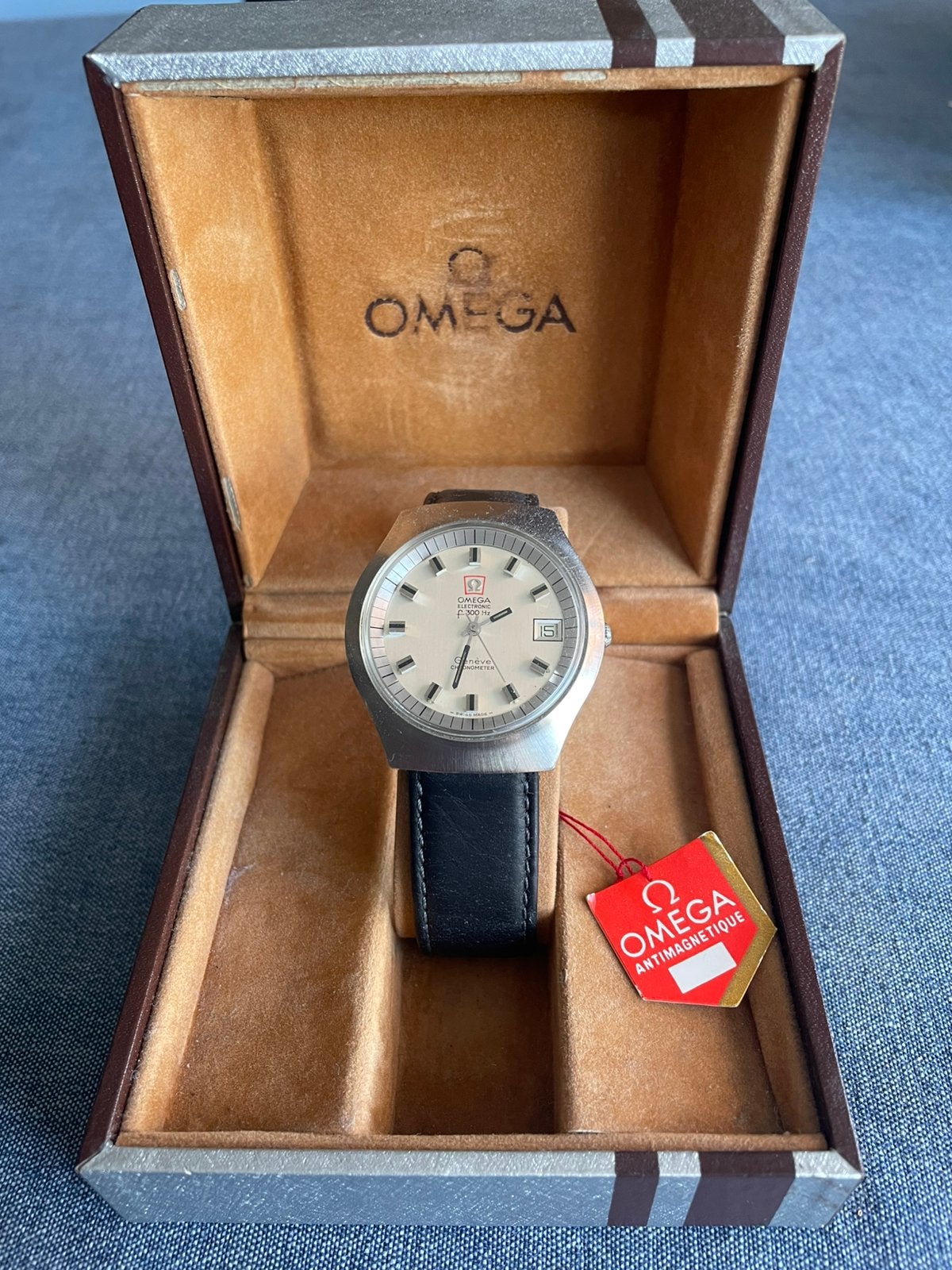 Omega Electronic f300Hz Geneve Chronometer / doos Jaren '70, Bijoux, Sacs & Beauté, Montres | Anciennes | Antiquités, Omega, Enlèvement ou Envoi