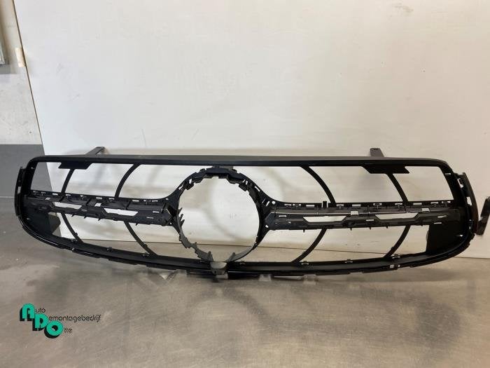Calandre d'un Mercedes GLC-Klasse (GLC-Klasse 15-), Neuf, -, 3 mois de garantie, -