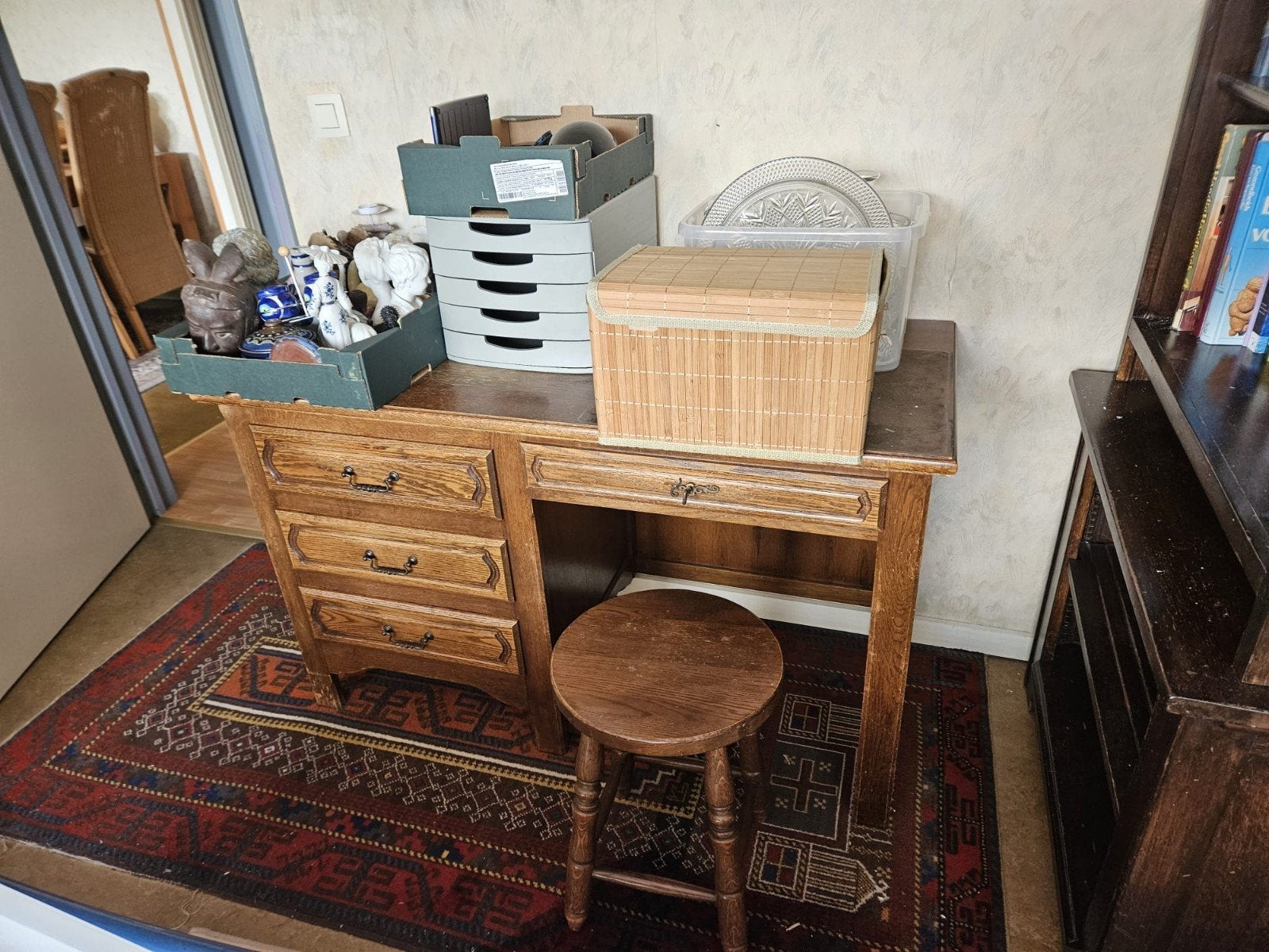 bureau met krukje, Ophalen