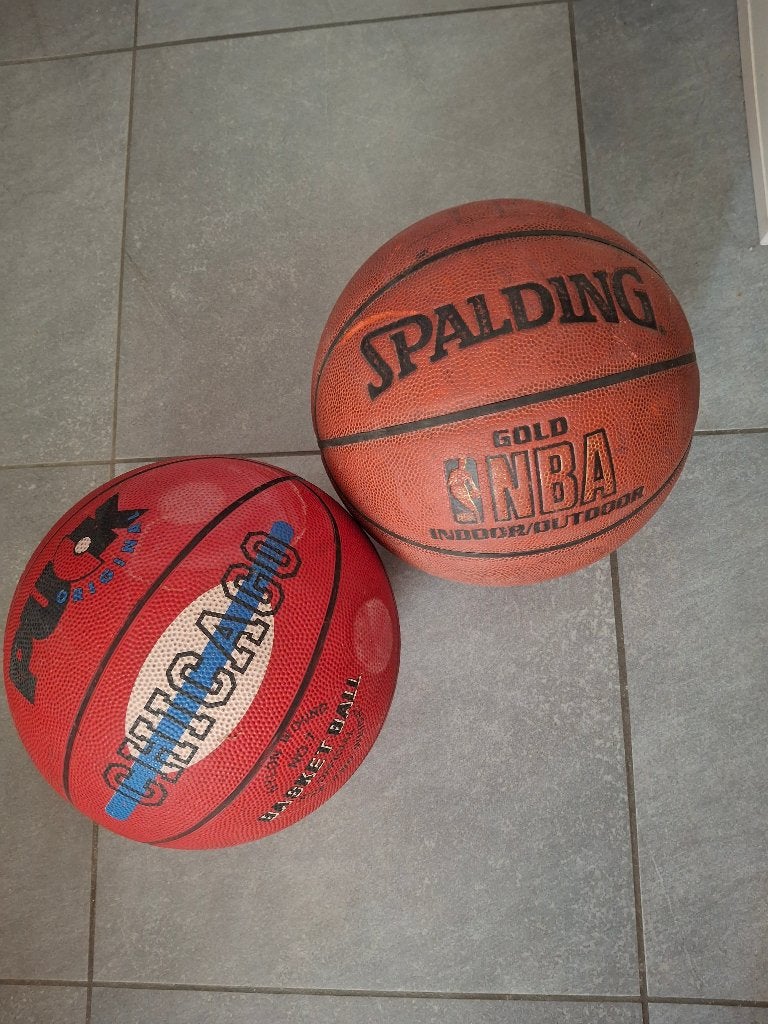 Basket-ball (2 fois), Sports & Fitness, Enlèvement ou Envoi, Utilisé, Ballon