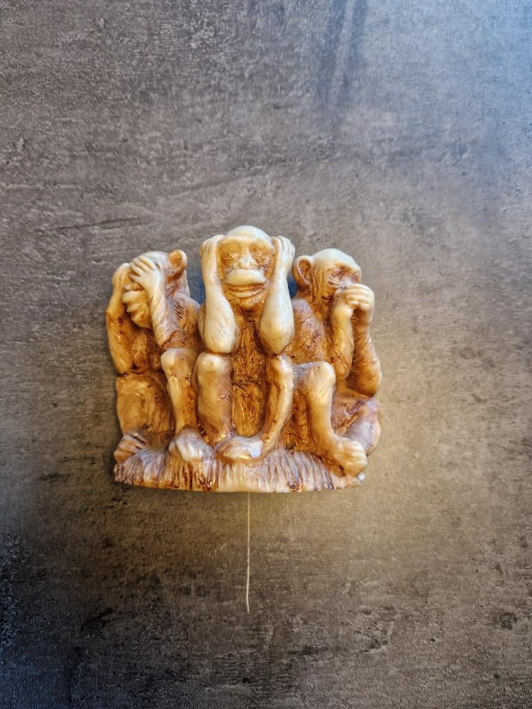 Beeldje aapjes, Ophalen