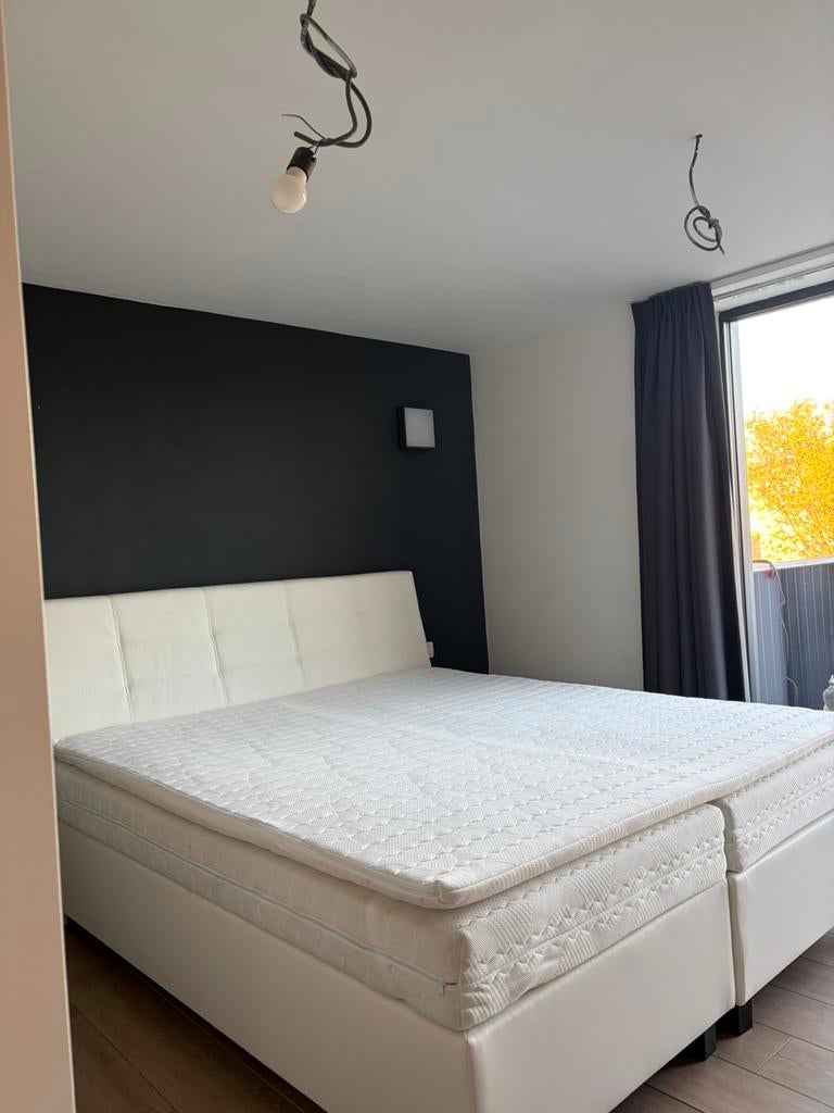 witte boxspring 180x200, Huis en Inrichting, Slaapkamer | Boxsprings, Ophalen, Zo goed als nieuw