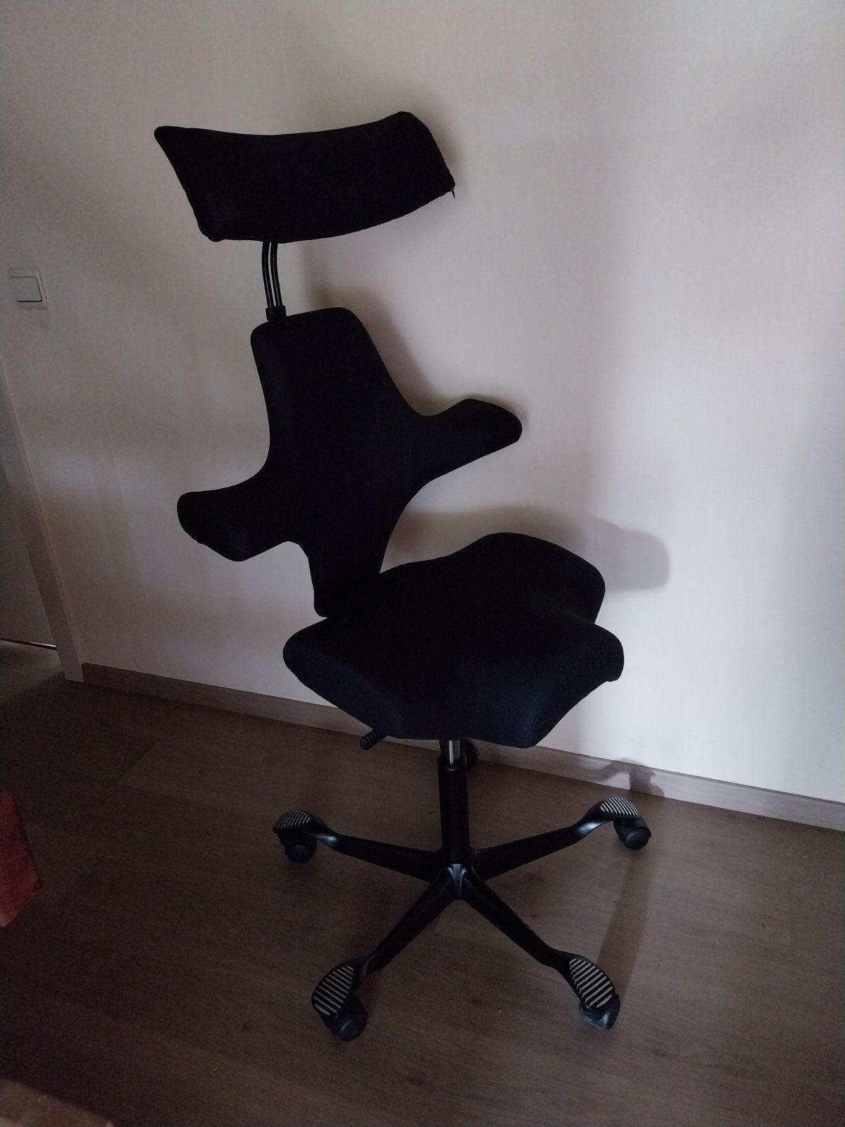 Hag Capisco 8107 met hoofdsteun nieuw ergo stoel, Huis en Inrichting, Bureaustoelen, Zwart, Ophalen of Verzenden, Zo goed als nieuw