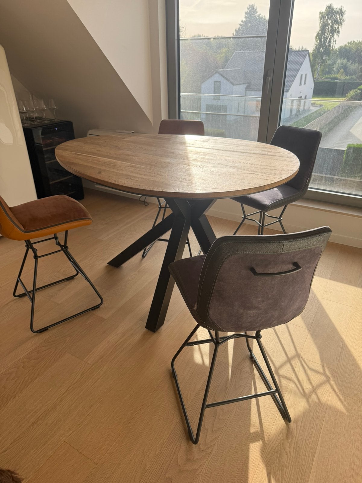 XOOON Colombo bartafel + 6 Aiden barstoelen - massief eiken, Huis en Inrichting, Ophalen, Gebruikt, 100 tot 150 cm, Eikenhout