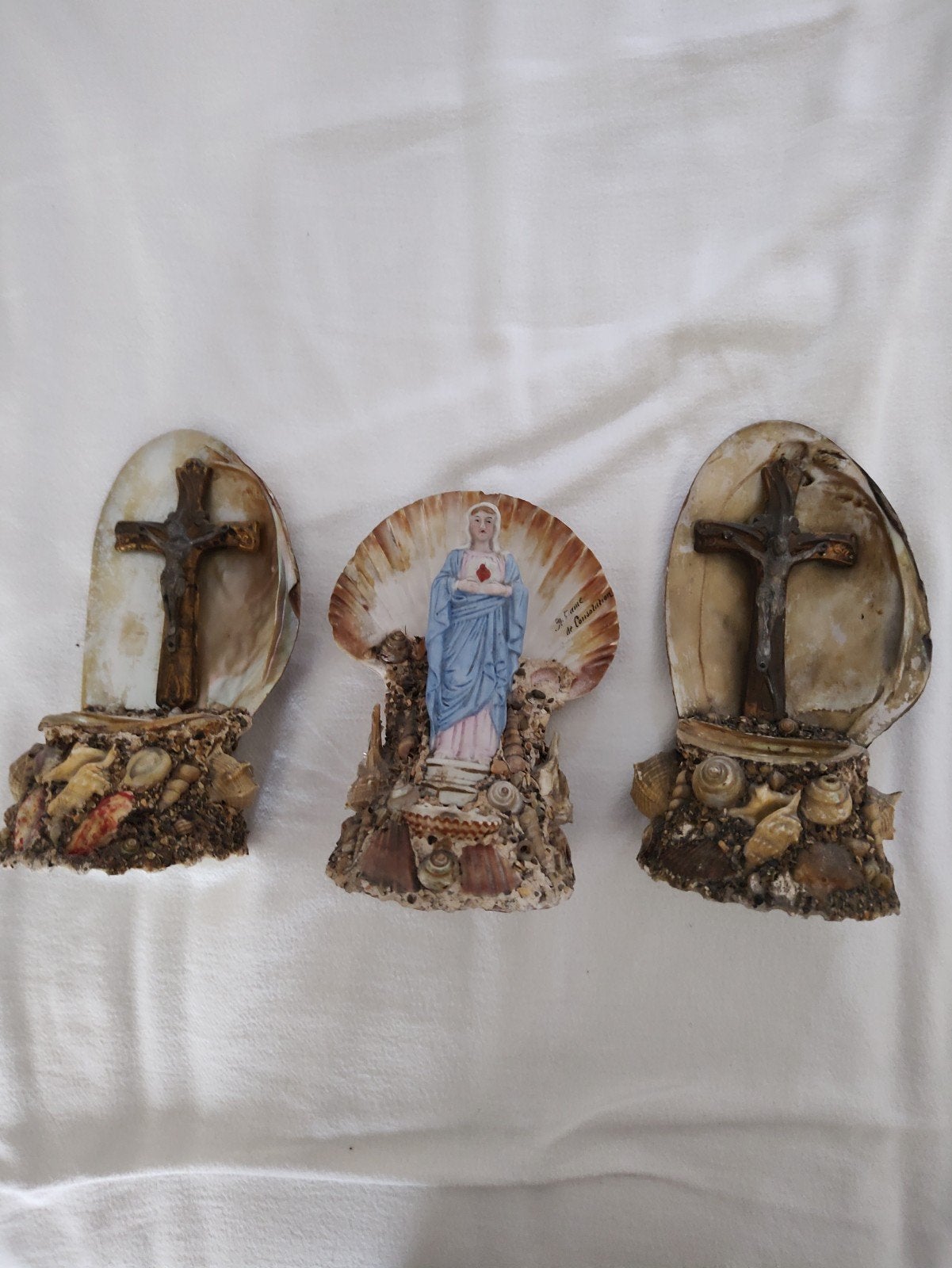 art des coquillages. 3 objets religieux. art populaire, Enlèvement