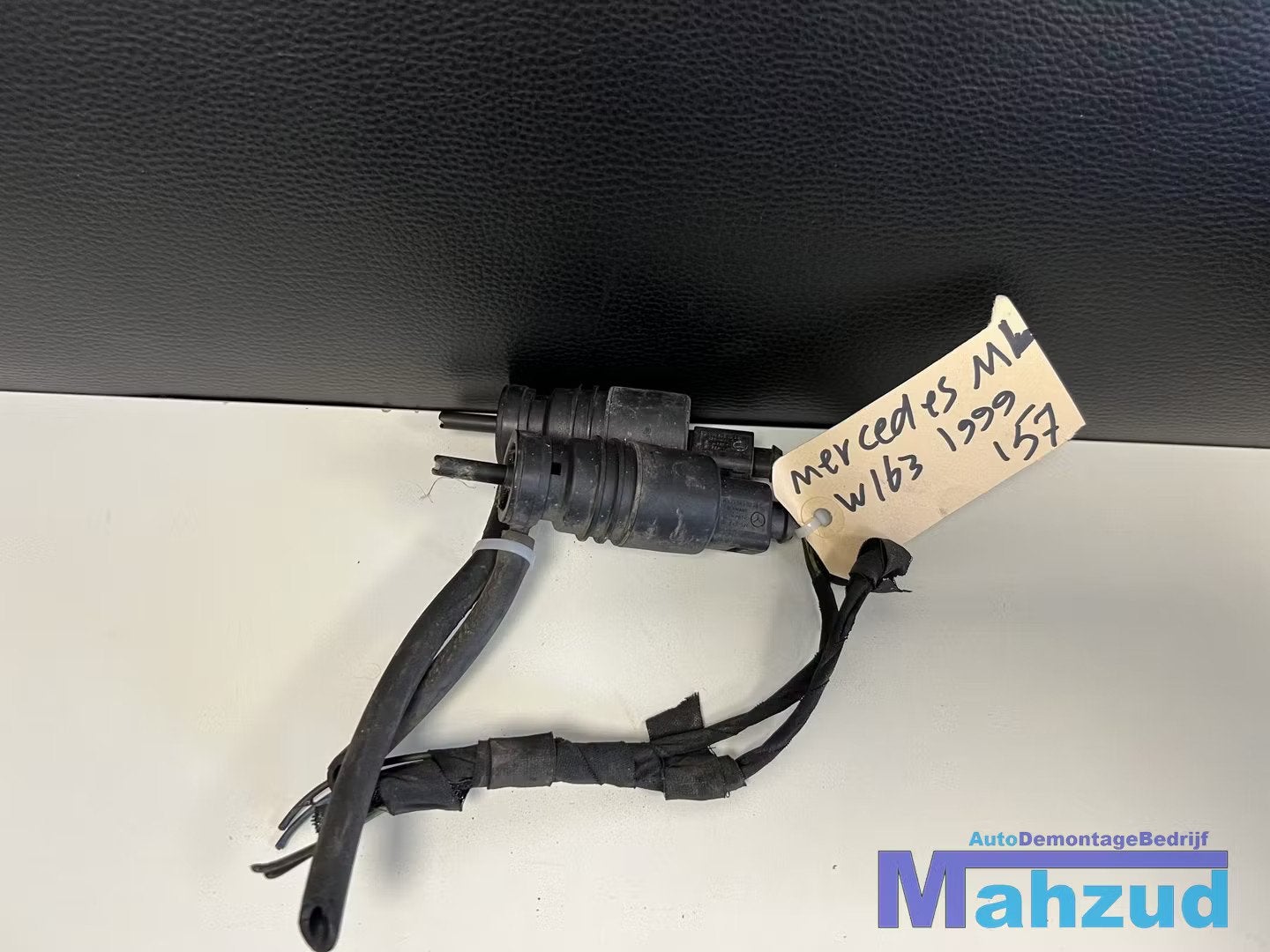 MERCEDES W163 ML 1 Ruitensproeierpomp set van 2 1998-2005, Mercedes-Benz AG, Mercedes-Benz, Utilisé, Mercedesstrasse 120
70372  Stuttgart, DE
